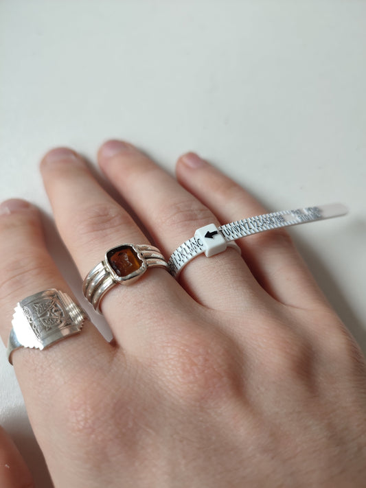 Adjustable ring sizer on finger