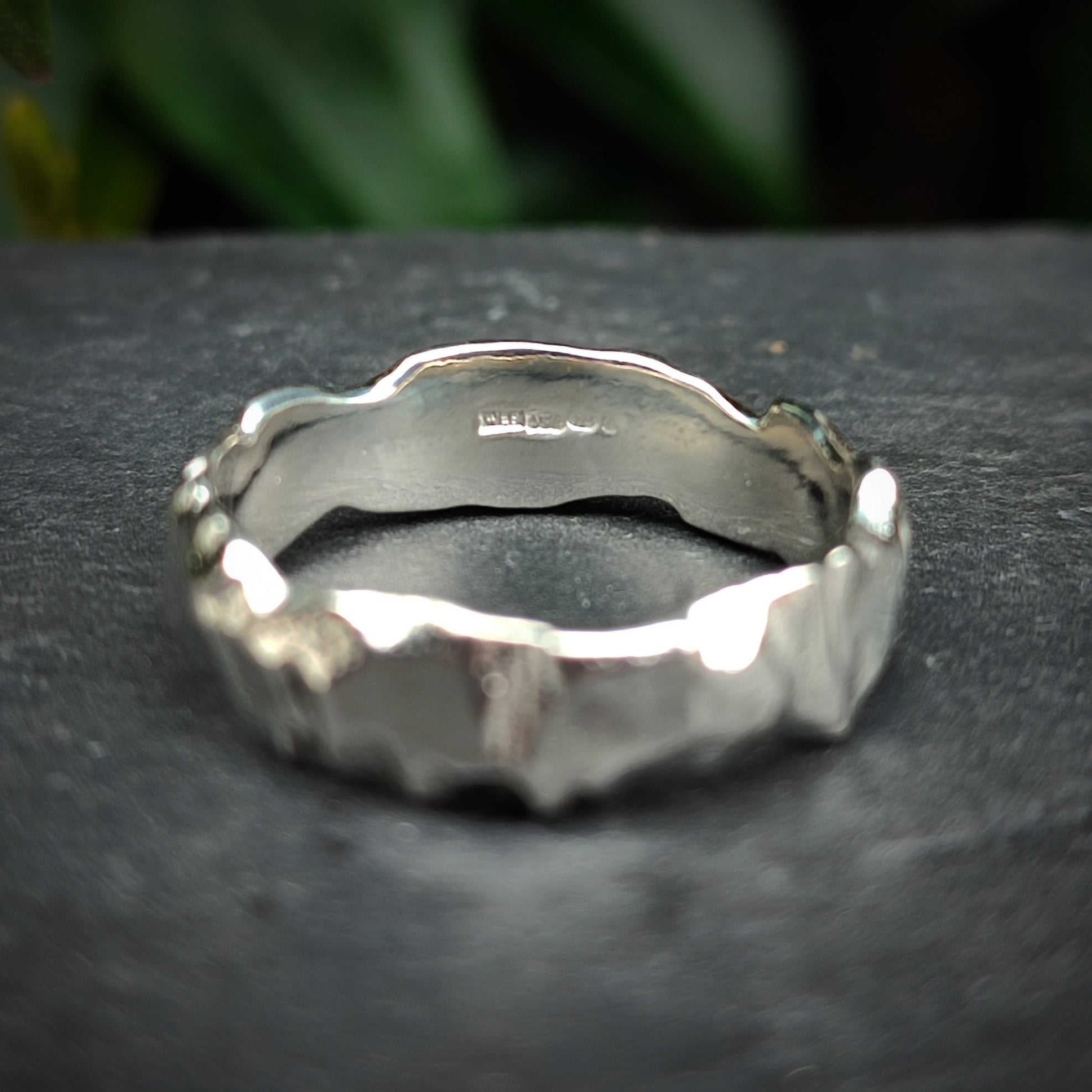 Silver Rock Texture Ring – silverhollowjewellery