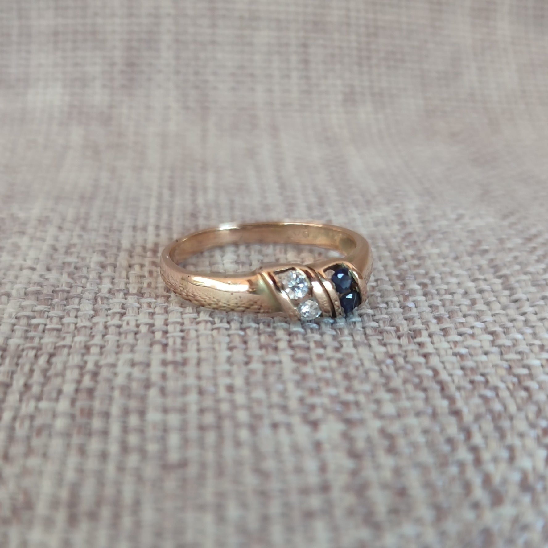 9ct Diamond and Sapphire Ring - silverhollowjewellery